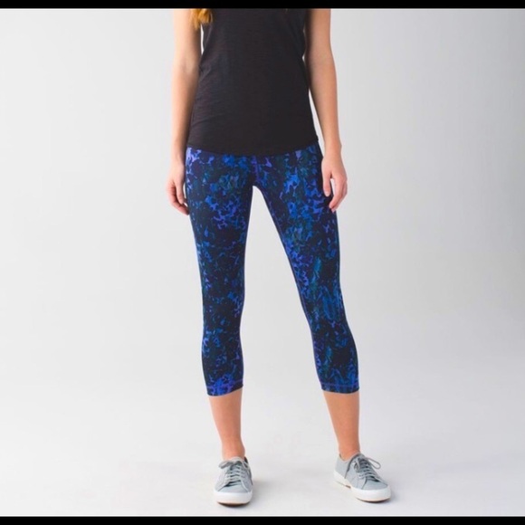 Lululemon Wunder Under Crop II - Picture 1 of 9